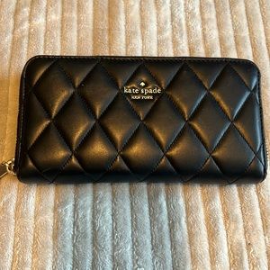 Kate Spade wallet, very roomy in great condition